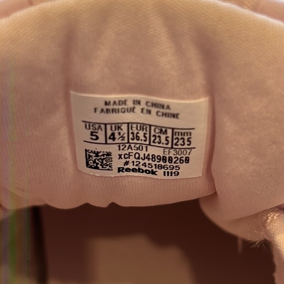 Reebok tennis shoes classic. - Picture 5 of 8